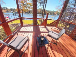 Newly Remodeled Lakehouse on Private Lake sleeps 8
